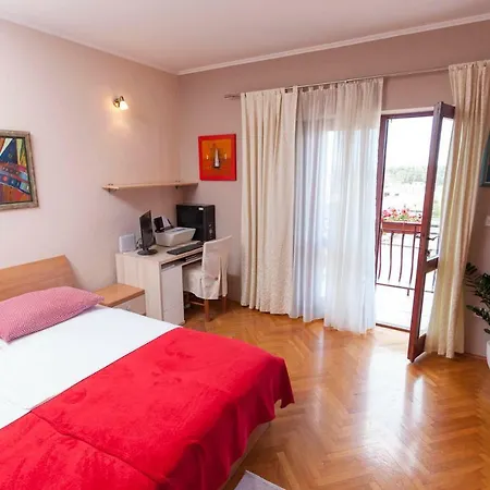 Anuska Apartment *